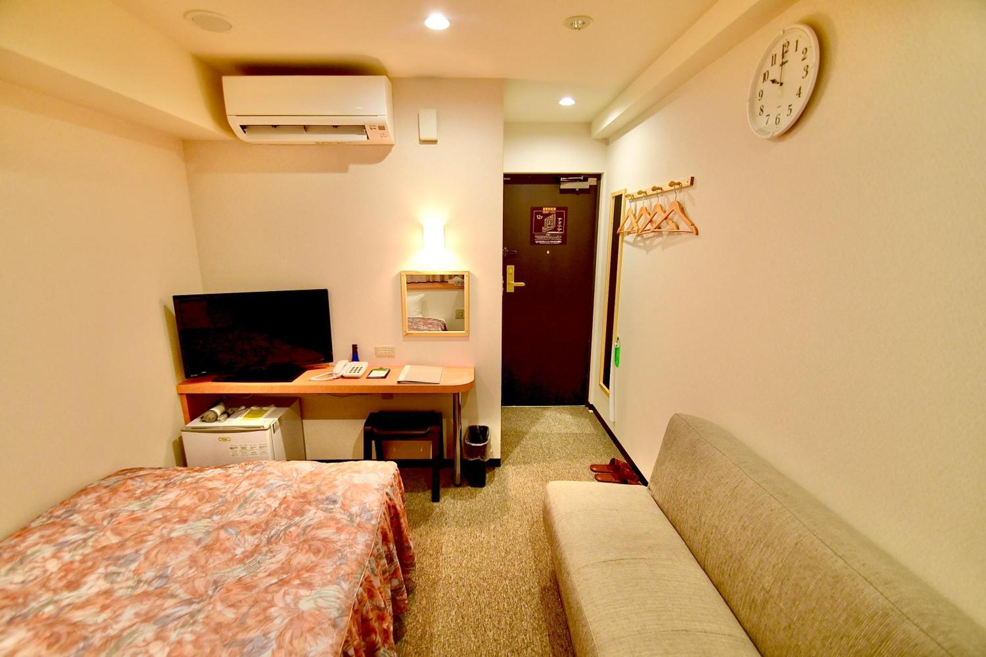 Himeji Ekimae Universal Hotel Minamiguchi Zewnętrze zdjęcie