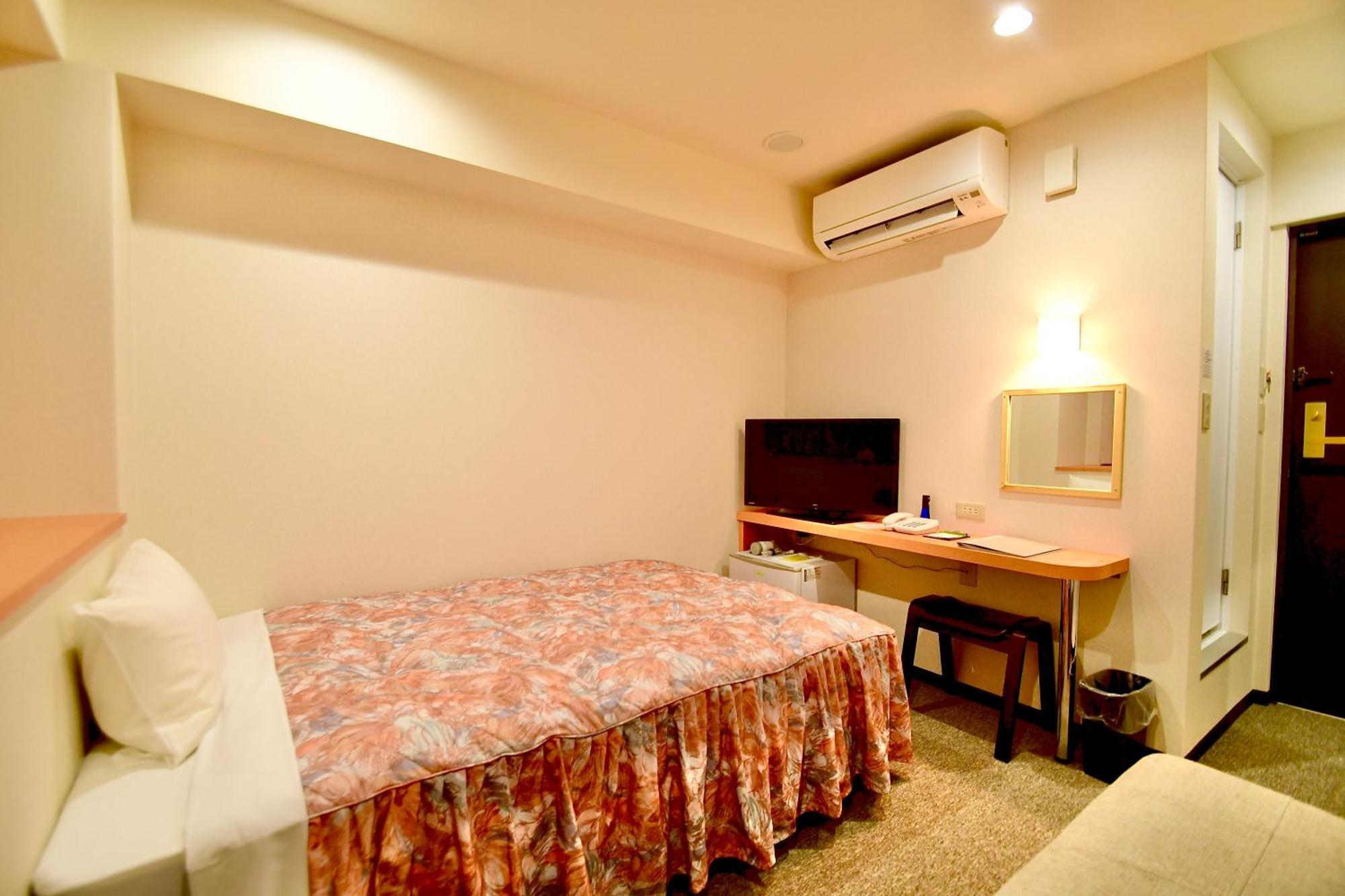 Himeji Ekimae Universal Hotel Minamiguchi Zewnętrze zdjęcie
