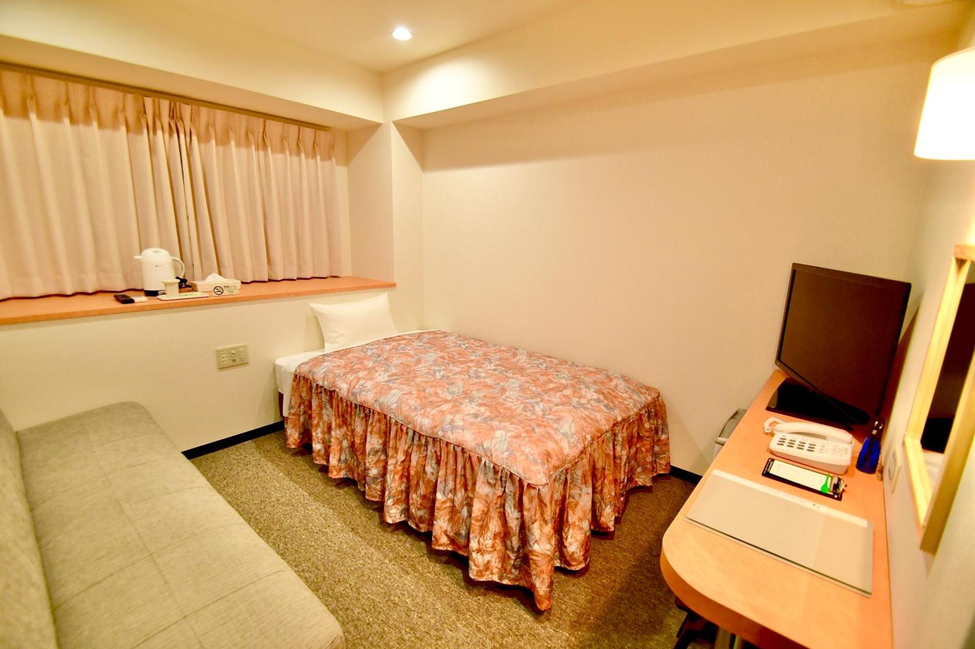 Himeji Ekimae Universal Hotel Minamiguchi Zewnętrze zdjęcie